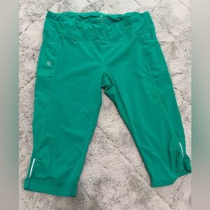 Athleta Green Capri Pants